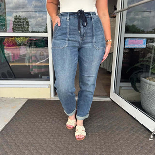 Judy Blue 88971 Dark Wash Vintage Jogger Jeans - stylish and comfortable denim with an elastic waistband and cuffed hems.