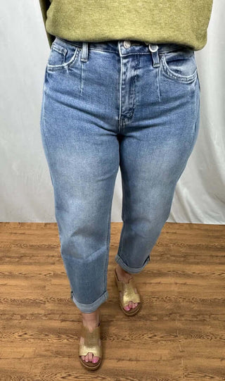Vervet V3598 Med Wash Super High Rise Barrel Jeans: trendy blue denim with a flattering fit and modern barrel leg design.