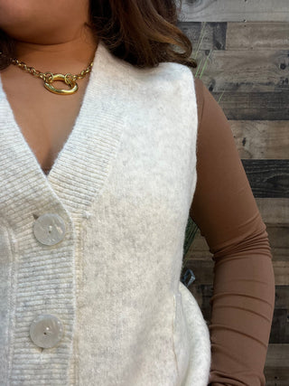 Davi & Dani Heather Cream Sleeveless Sweater Vest Top