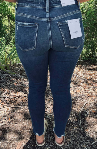 Vervet T5947 dark wash mid-rise cropped skinny jeans, displaying front view of classic denim style with tailored fit.