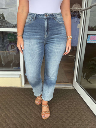 Vintage-style MICA T3537A relaxed straight crop jeans in Fun Wash, featuring high waist and casual comfort fit.
