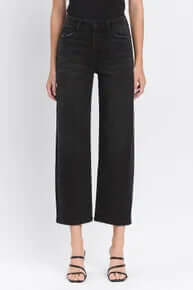 Lovervet T6616 Black Non Distressed Barrel Leg Jeans - Stylish denim with a relaxed fit and modern design. Perfect for any wardrobe.