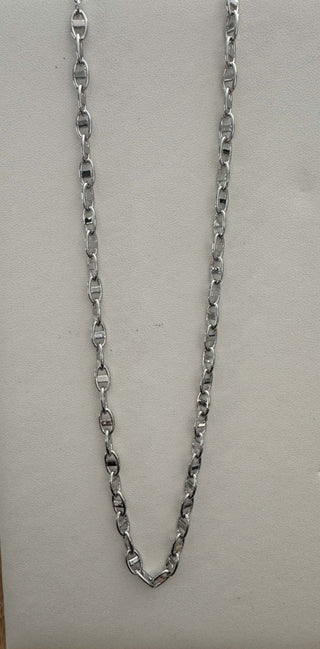 Elegant Silver Mariner Chain Link Necklace, gleaming jewelry piece for a classic and sophisticated look