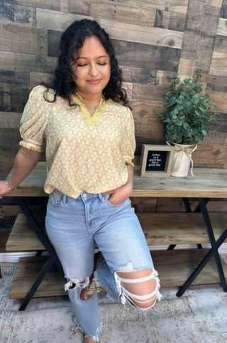 Staccato Honey Yellow Geo Floral Short Slv Top