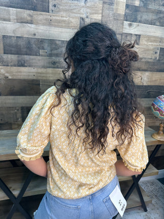 Staccato Honey Yellow Geo Floral Short Slv Top