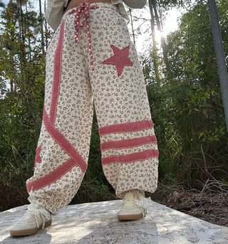 POL Ivory & Hibiscus Star Patch Jogger Pants