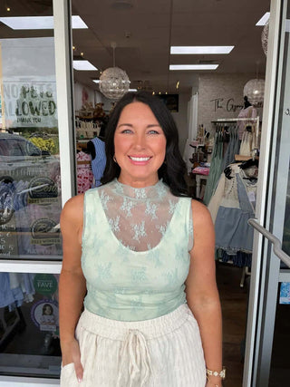 Alt text: "Stylish Lace Sleeveless Layering Top in various colors, perfect for versatile fashion and comfort.