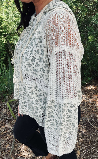 Cream and gray floral star patch hoodie with crochet details from POL, featuring a stylish and cozy design.