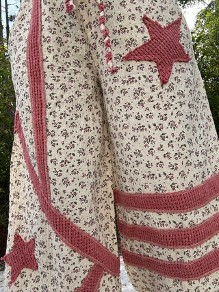 POL Ivory & Hibiscus Star Patch Jogger Pants