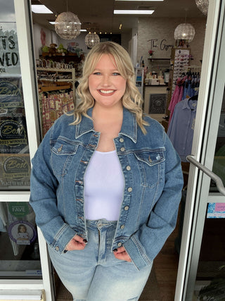 Alt text: "Judy Blue Classic Vintage Wash Denim Jacket on mannequin, showcasing timeless style and versatile design.