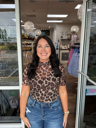 Leopard Short Sleeve Layering Top Bibi, stylish animal print blouse for versatile fashion, perfect for any wardrobe.