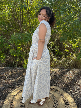 Alternate view of Ivory & Blue Boat Neck Pleated Sleeveless Floral Midi Dress

