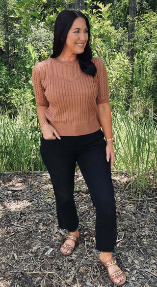Gilli short sleeve sweater, cable knit, ribbed texture, available in two colors, perfect for stylish comfort.
