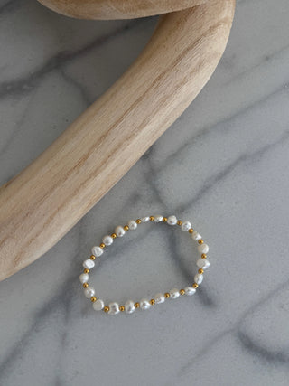 ChanSutt Pearls POPPY STRETCH BRACELET