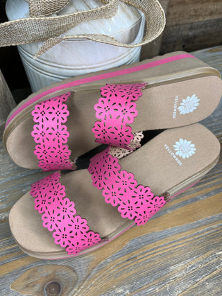 Fuchsia scalloped edge wedge sandals with beige footbed and white daisy logo detail.
