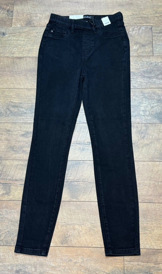 Black pull-on high waist jeans by Judy Blue, FINAL SALE - style 88581. Comfort fit, sleek design, perfect for any occasion.