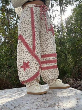 POL Ivory & Hibiscus Star Patch Jogger Pants