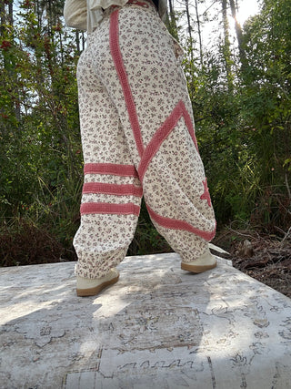 POL Ivory & Hibiscus Star Patch Jogger Pants