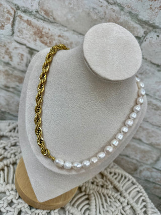 ChanSutt Pearls WILLOW NECKLACE