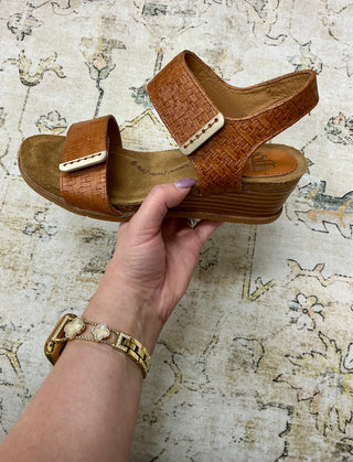 Sofft - Verdi II Luggage Woven Classic Brown Italian Leather Wedge Sandals