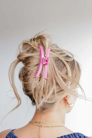 Versatile KAXI MIDI Hold Everything Claw Clip in multiple colors, perfect for all hair types and styles.