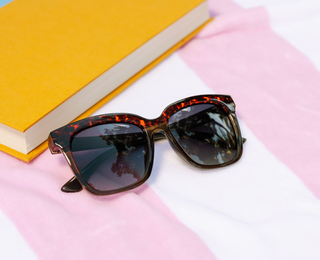 Alternate view of Frenchy Green/ Leopard Tortoise Polarized Sunglasses by Peepers
